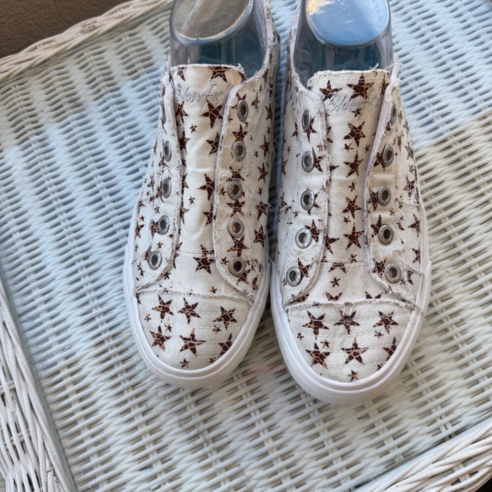 Blowfish Malibu Womens Star Print Sneakers Size 9.5 Casual Canvas Slip-On Shoes - Picture 4 of 7